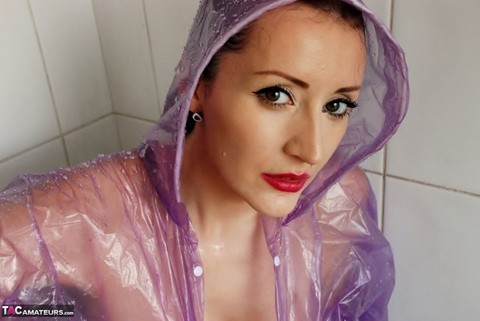 Amateur model shows her meaty labia lips while wearing a raincoat in a shower | Фото 16