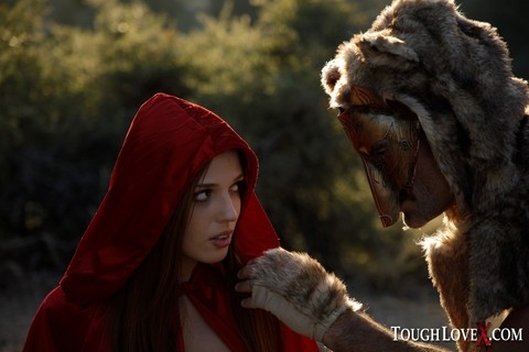 Little Red Riding Hood Scarlett Mae gets banged by The Big Bad Wolf | Фото 4