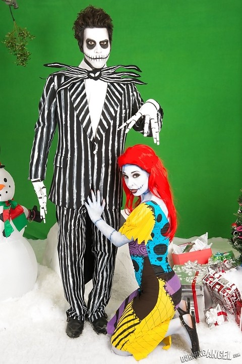 Amateur chick Joanna Angel and guy don creepy cosplay outfits before fucking | Фото 2