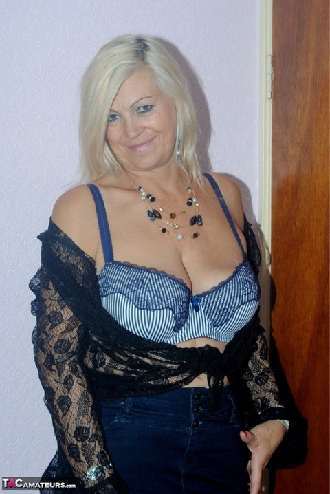 Older mature Platinum Blonde undressing to pose in her sexy lace lingerie | Фото 4