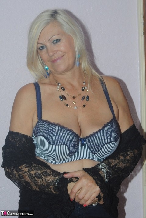 Older mature Platinum Blonde undressing to pose in her sexy lace lingerie | Фото 6