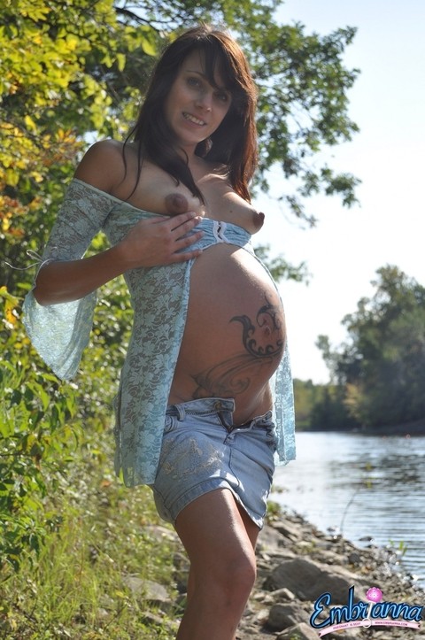 Pregnant girl Brianna strips to flat shoes on a riverbank in a serene setting | Фото 4