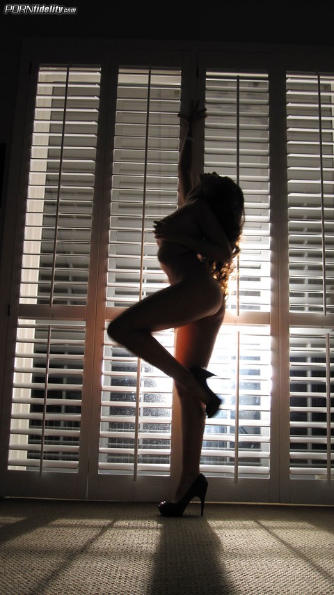 Naked busty MILF Katsuni poses erotically in window silhouette & touches clit | Фото 1