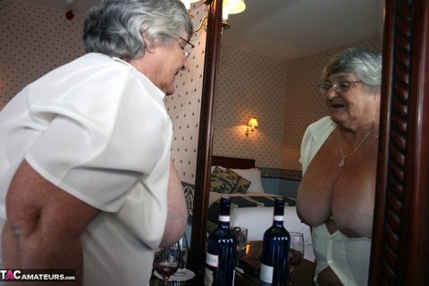 Fat grandmother with short grey hair has phone sex in black stockings only | Фото 7