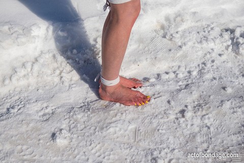 White female is toed up and forced to stand and kneel in snow | Фото 9