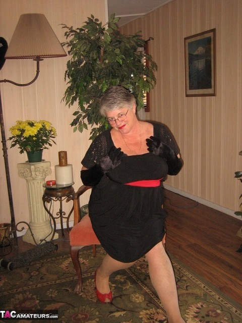 Old fatty Girdle Goddess fondles saggy tits in black velvet gloves and hose | Фото 2