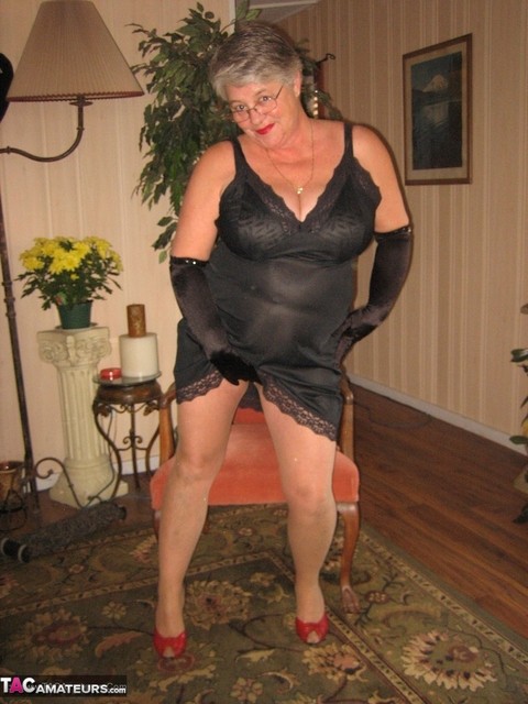 Old fatty Girdle Goddess fondles saggy tits in black velvet gloves and hose | Фото 9