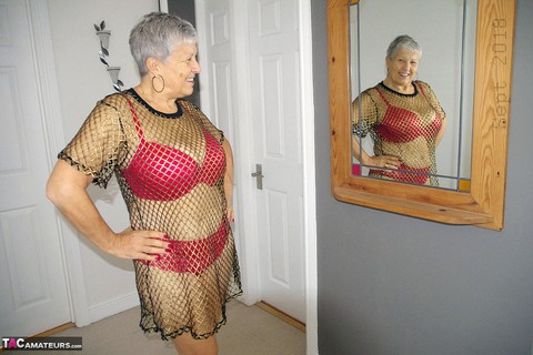 Hot nan Savana sheds a mesh dress and lingerie before showcasing her bald twat | Фото 1