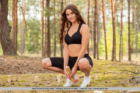 Sweet teen Mara Blake removes spandex attire on a yoga mat in a forest | Фото 4