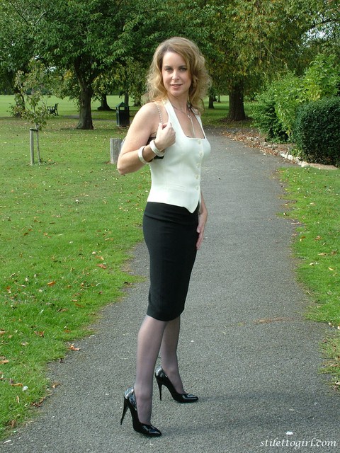 Clothed lady takes a rest on a park bench in a long skirt, hose and stilettos | Фото 14