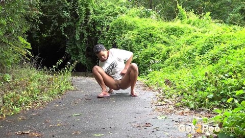 Solo female Chloe Lamour takes a piss on a paved path while wearing sandals | Фото 2