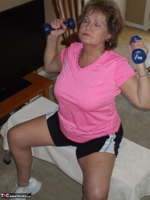 Mature woman Busty Bliss exposes her natural boobs while working out at home