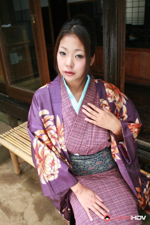 Japanese female lifts up her kimono for a no panty upskirt on the patio | Фото 3