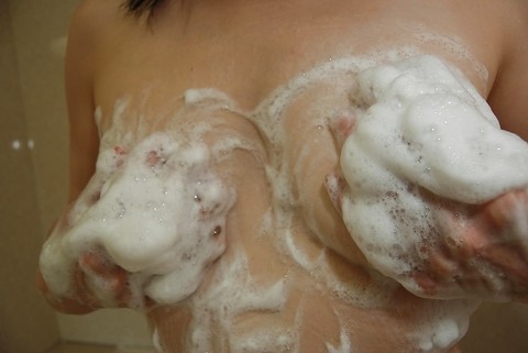 Slender asian MILF taking shower and rubbing her soapy body | Фото 7