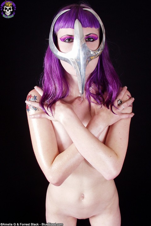 Naked girl with an ass to die for Szandora models a chrome Cell mask | Фото 7