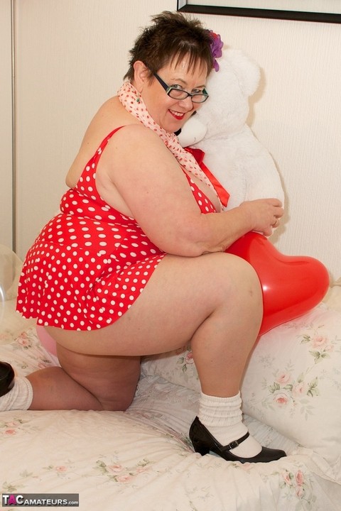 Obese amateur takes off a polka-dot dress to get naked in socks and footwear | Фото 3