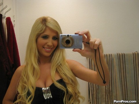 Blonde ex-girlfriend Tasha Reign kindly taking selfies of big natural tits | Фото 3