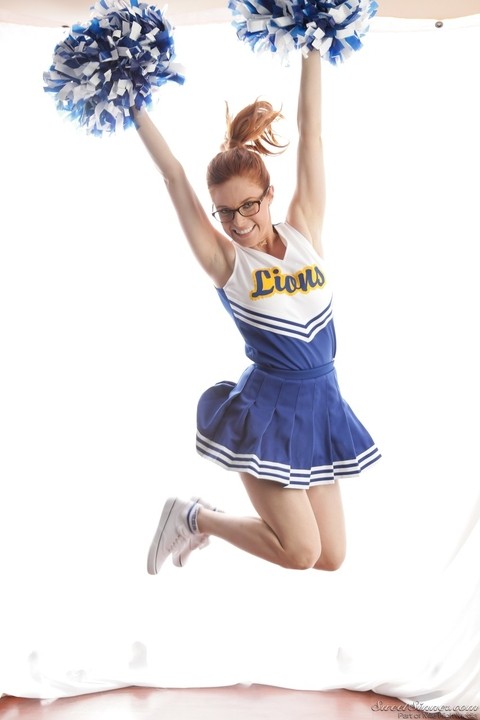 Cute redhead cheerleader Penny Pax in glasses baring big tits & firm ass | Фото 4