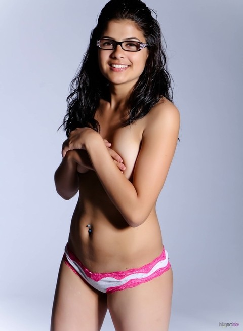 Indian solo girl strips to her sexy panties wearing glasses | Фото 11