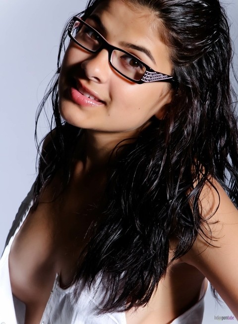 Indian solo girl strips to her sexy panties wearing glasses | Фото 8