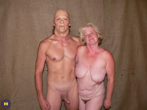 Amateur mature with natural tits Heloise gets rammed by a kinky masked man | Фото 2