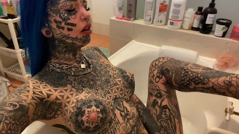 Alt girl shows her heavily inked body and tight pink pussy at once | Фото 15