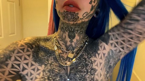 Alt girl shows her heavily inked body and tight pink pussy at once | Фото 9