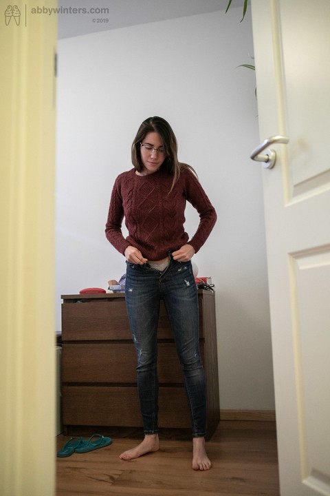 Brunette teen with a hot ass Paola G dressing in an everyday outfit | Фото 20