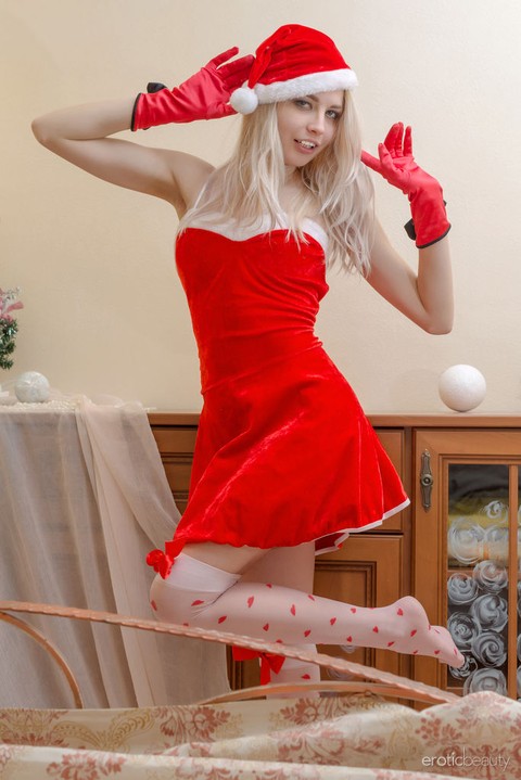 Thin blonde girl Egida models naked in Santa cap and sexy stockings | Фото 1