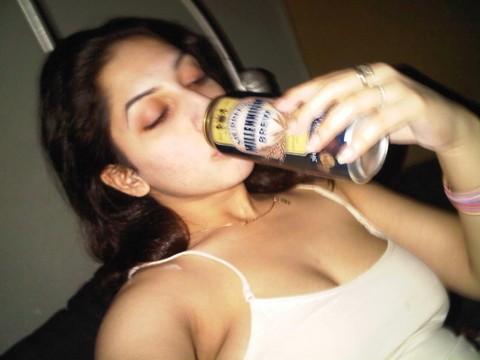 Indian solo girl takes self shots of her big natural tits | Фото 7