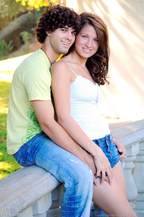 Beautiful amateur Gabby hikes her denim skirt up and poses with her boyfriend | Фото 14