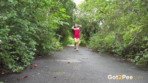 Caucasian chick Lara Fox takes a piss on a paved path through the woods | Фото 1