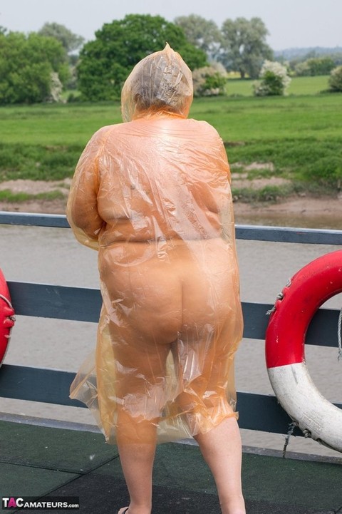 Obese oma Grandma Libby doffs a see-through raincoat to get naked on a bridge | Фото 1