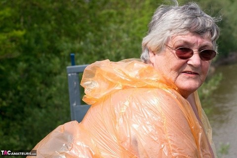 Obese oma Grandma Libby doffs a see-through raincoat to get naked on a bridge | Фото 13