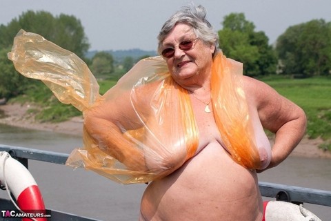 Obese oma Grandma Libby doffs a see-through raincoat to get naked on a bridge | Фото 19