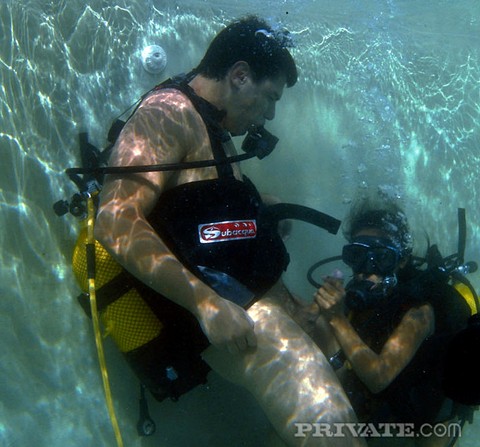 Asian scuba diver gives a BJ underwater before fucking beside pool | Фото 3