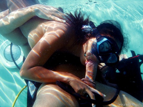 Asian scuba diver gives a BJ underwater before fucking beside pool | Фото 8