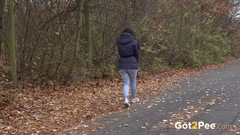 Dark-haired girl pulls down her jeans to take a piss while out for a walk | Фото 15