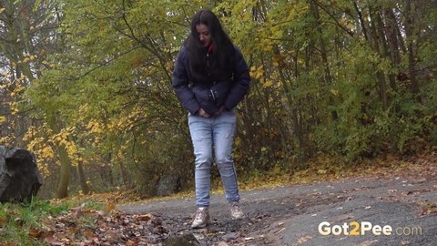 Dark-haired girl pulls down her jeans to take a piss while out for a walk | Фото 2