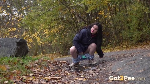 Dark-haired girl pulls down her jeans to take a piss while out for a walk | Фото 3