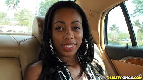 Ebony slut Lovely Haze strips and shows her big ass in the car | Фото 1