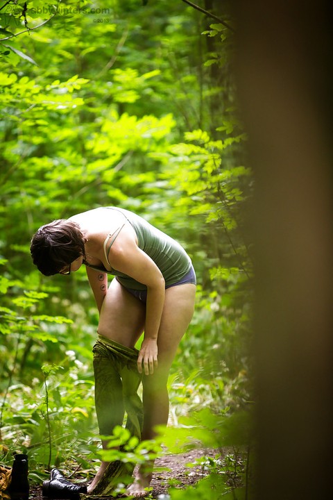 Voyeur snaps of naked brunette chick in glasses getting dressed in woods | Фото 8