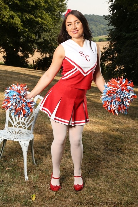 Smiley cheerleader Reanna strips to pantyhose while dancing outdoors | Фото 5