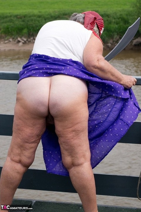 Fat British granny exposes herself on a bridge while sporting pirate attire | Фото 4