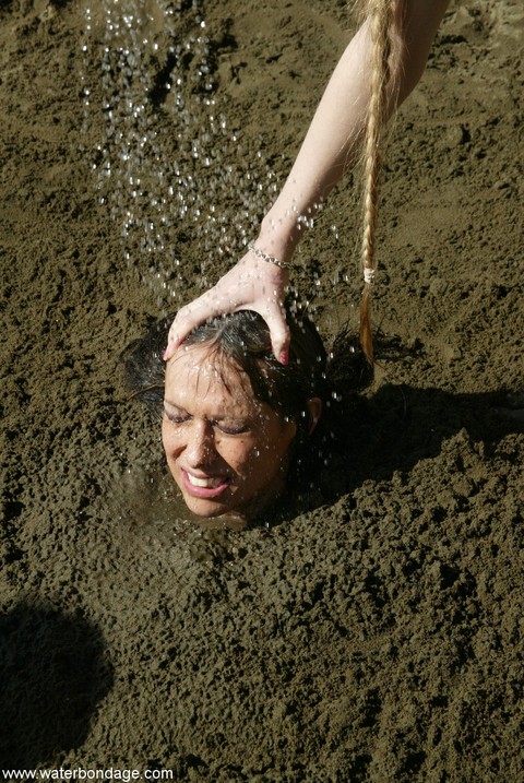 Bound slut with big boobs Sasha Sparks gets buried in mud by her lezdom | Фото 16