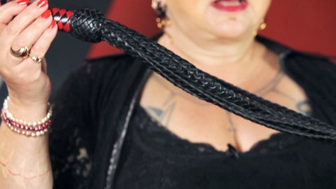 Clothed BBW Cleo Dubois demonstrates flogging styles upon Nerine Mechanique | Фото 4