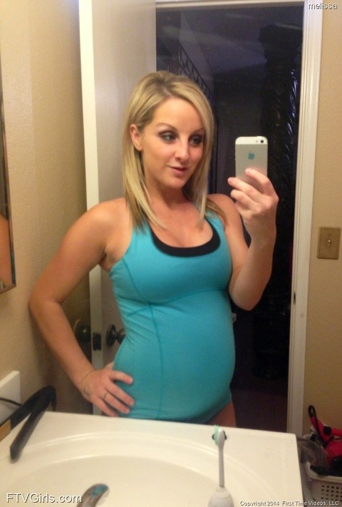 Big boobed pregnant blonde Stacy Cruz taking selfies in the mirror | Фото 11