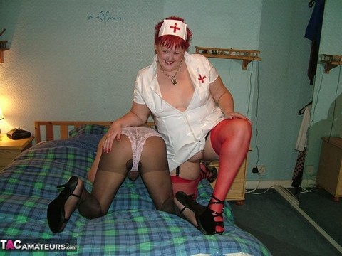 Mature nurse with red hair Valgasmic Exposed indulges in foreplay with a sissy | Фото 5