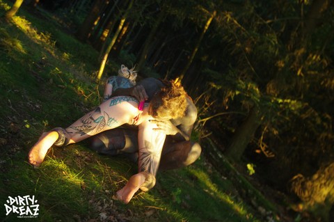 Tatted freaks Anuskatzz & Lily Lu have sexual intercourse on the forest floor