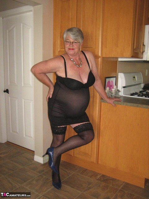 Silver haired nan Girdle Goddess looses her large tits from black lingerie | Фото 14